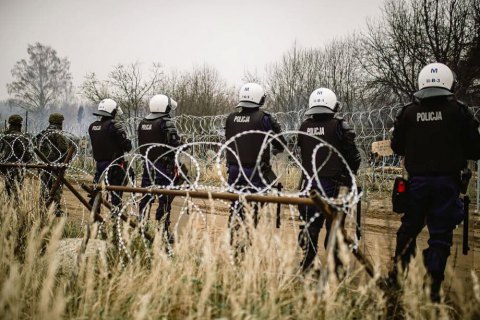 Литва планирует продолжить чрезвычайное положение на границе с Беларусью из-за нелегалов 