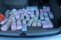 Чоловік намагався вивезти з окупованого Донецька 5 млн грн готівкою