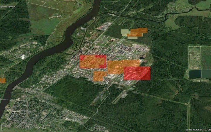Супутники NASA зафіксували пожежу на НПЗ у Кірішах в Росії 