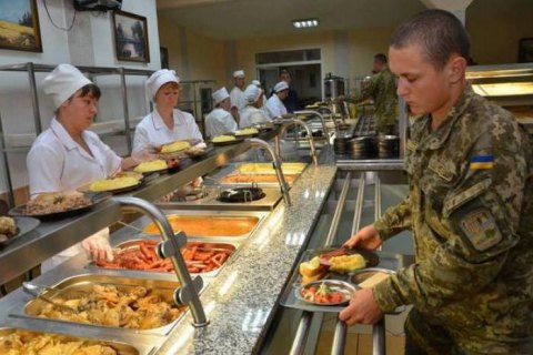 Скандальний Окружний адмінсуд Києва призупинив реформу харчування в армії