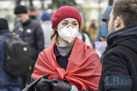 Медицинские маски делают людей более привлекательными, - исследование