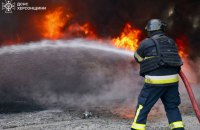 Росіяни атакують Херсон: окупанти вдарили по комунальниках та таксі, де були діти (оновлено)