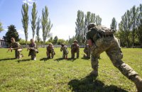 Міноборони може скоротити перелік професій з обовʼязковим військовим обліком для жінок