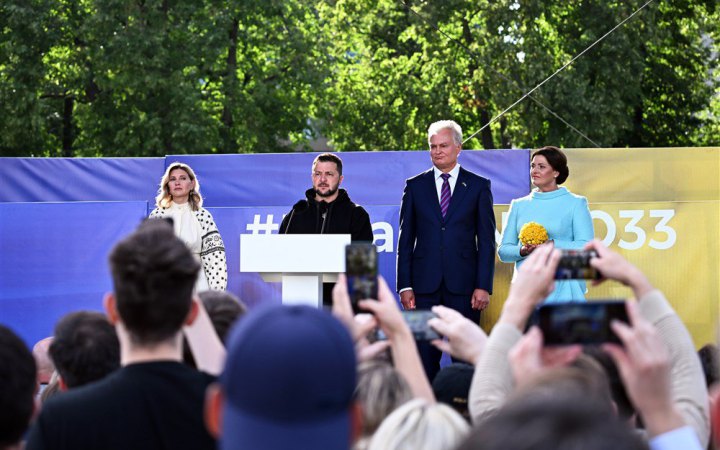 Зеленський виступив на мітингу у центрі Вільнюса