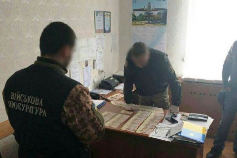 Замначальника летной академии НАУ попался на взятке