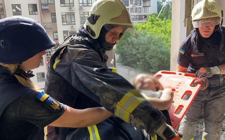 Унаслідок ракетного обстрілу Києва загинула людина