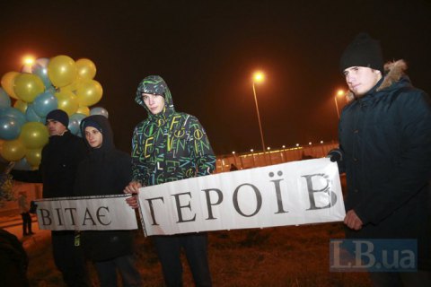 Кабмин постановил выплатить освобожденным из плена по 100 тыс. гривен
