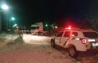 На Рівненщині пасажирський потяг зіткнувся з вантажівкою, є постраждалі