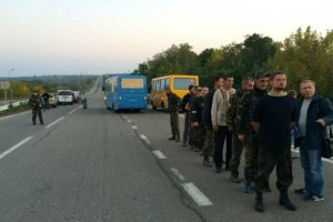 За время прекращения огня из плена освободили более тысячи украинцев, - Порошенко