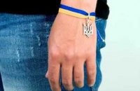 В Крыму девушку заставили снять кулон с гербом Украины