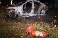 У Києві під час втечі від поліції згорів дорогий "мерседес"