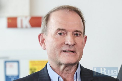 Медведчук заявил, что на самолете из Омана в Москву летела семья его дочери