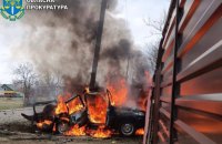 Російський FPV-дрон атакував цивільне авто на Харківщині