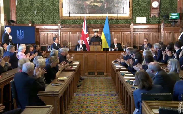 Король Чарльз отримав від Зеленського iPad, що дозволяє відстежити ситуацію на фронті в режимі реального часу