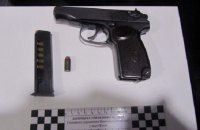 В киевском мотеле задержали пьяного мужчину, который угрожал людям пистолетом