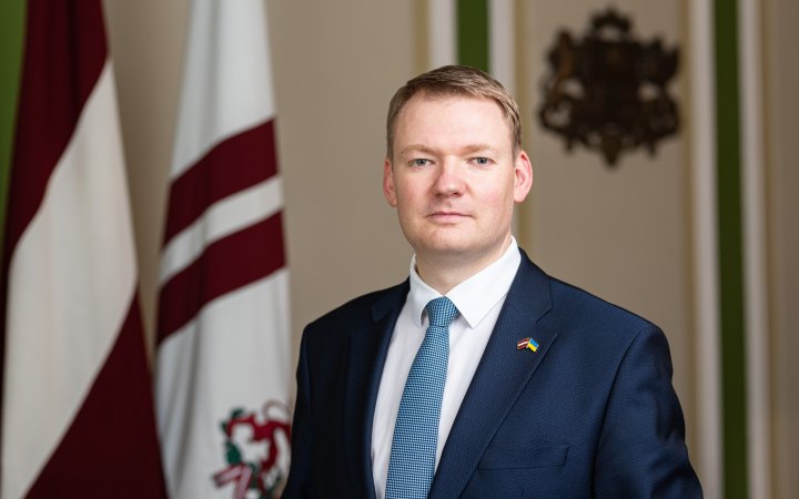 Глава латвійського парламенту закликав подвоїти зусилля, щоб допомогти Україні витіснити Росію