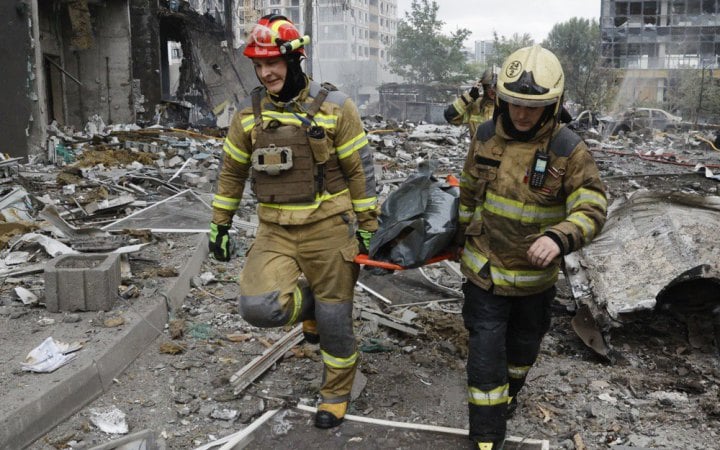 Головне за понеділок, 6 липня: 22 загиблих унаслідок нічної атаки, понад 210 бойових зіткнень, ураження Омського НПЗ