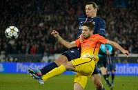 Лига чемпионов: Ибра и рефери остановили "Барсу"