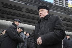 Азаров хочет победить кризис строительством мостов