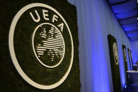 УЕФА наказал ФФУ за поведение болельщиков 