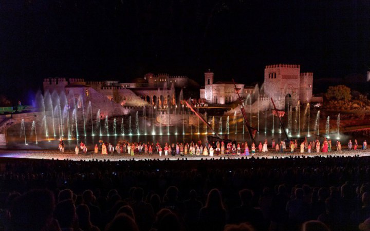 The Guardian: французька компанія "Puy du Fou" співпрацювала з підсанкційним олігархом РФ у Криму
