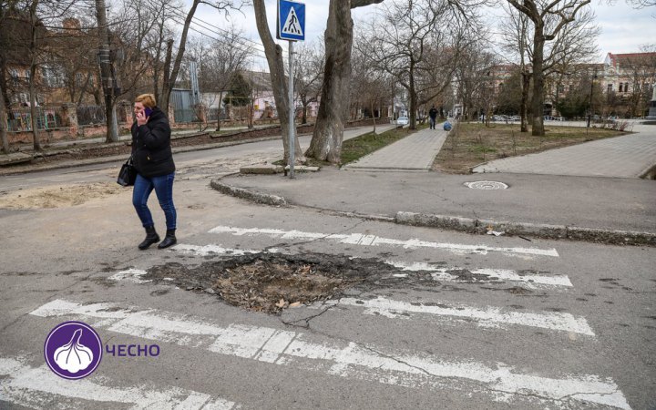 Росіяни обстріляли Херсон, загинула людина