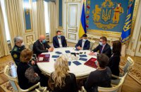 Зеленський вручив рідним загиблих Героїв України Волочаєва і Каплунова ордени "Золота Зірка"