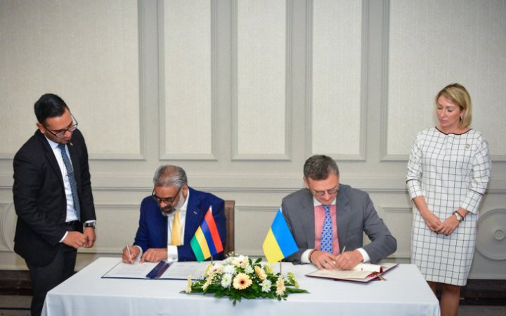 Україна і Маврикій підписали угоду про безвіз