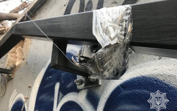 У центрі Києва знайшли розтяжку з гранатою 