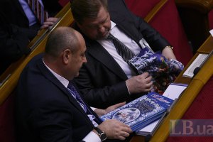 "Регионалы" разделили комитеты: Азаров остался без финансов