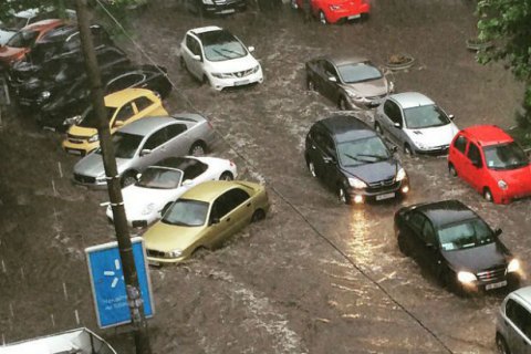 На Прикарпатье из-за непогоды были обесточены 80 городов и сел
