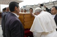 Участь у похороні Папи Бенедикта XVI взяли десятки тисяч осіб