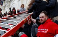 ​У США суди розглядають справи щодо 53 осіб, які брали участь у нападі на Капітолій 