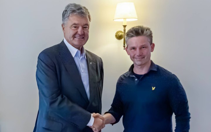 Порошенко зустрівся з міністром оборони Швеції: йшлося про започаткування спільного виробництва бойових машин