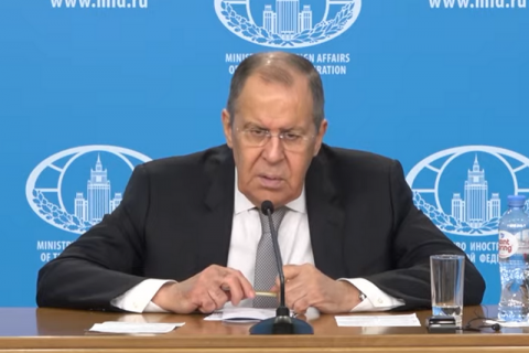 Лавров обвинил Украину в накоплении "необычно большого количества" войск около линии столкновения