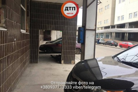Полиция возбудила уголовное дело о смерти мужчины под больницей в Киеве