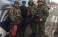 В Константиновке на блокпосту загорелся автобус