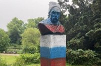 Памятник Шевченко в Копенгагене раскрасили в российский триколор