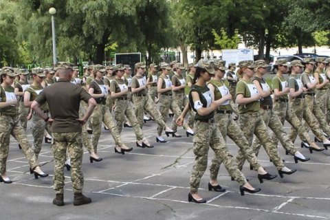 Алгоритм взятия женщин на военный учет будет разработан до нового года