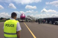 В аэропорту "Жуляны" в Киеве "заминировали" самолет (обновлено)