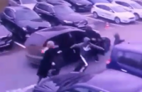 На Петровке в Киеве у мужчины отняли сумку со $100 тысячами