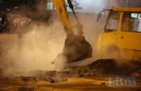 Повреждения теплосети возле Ocean Plaza будут ликвидированы до утра 15 января