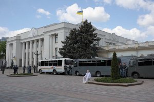 1,5 тысячи охранников придут под Раду защищать русский язык