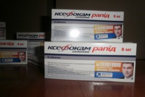 "Регионал" Луцкий раздает киевлянам лекарства со своим портретом 