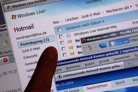 Хакеры взломали три почтовых сервиса Microsoft