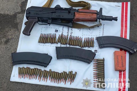 Поліція затримала військових, які торгували зброєю із зони проведення ООС