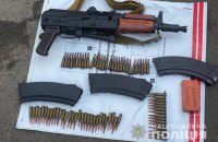Поліція затримала військових, які торгували зброєю із зони проведення ООС