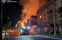 Росіяни завдали ударів по Краматорську на Донеччині, виникли масштабні пожежі