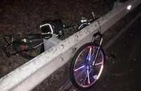 На выезде из Киева автомобиль сбил насмерть двух велосипедистов