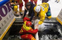 Двоє хокеїстів провалилися під лід на матчі чемпіонату Швейцарії